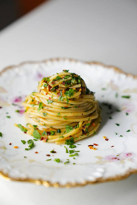 Lupa - Aglio e olio makarna